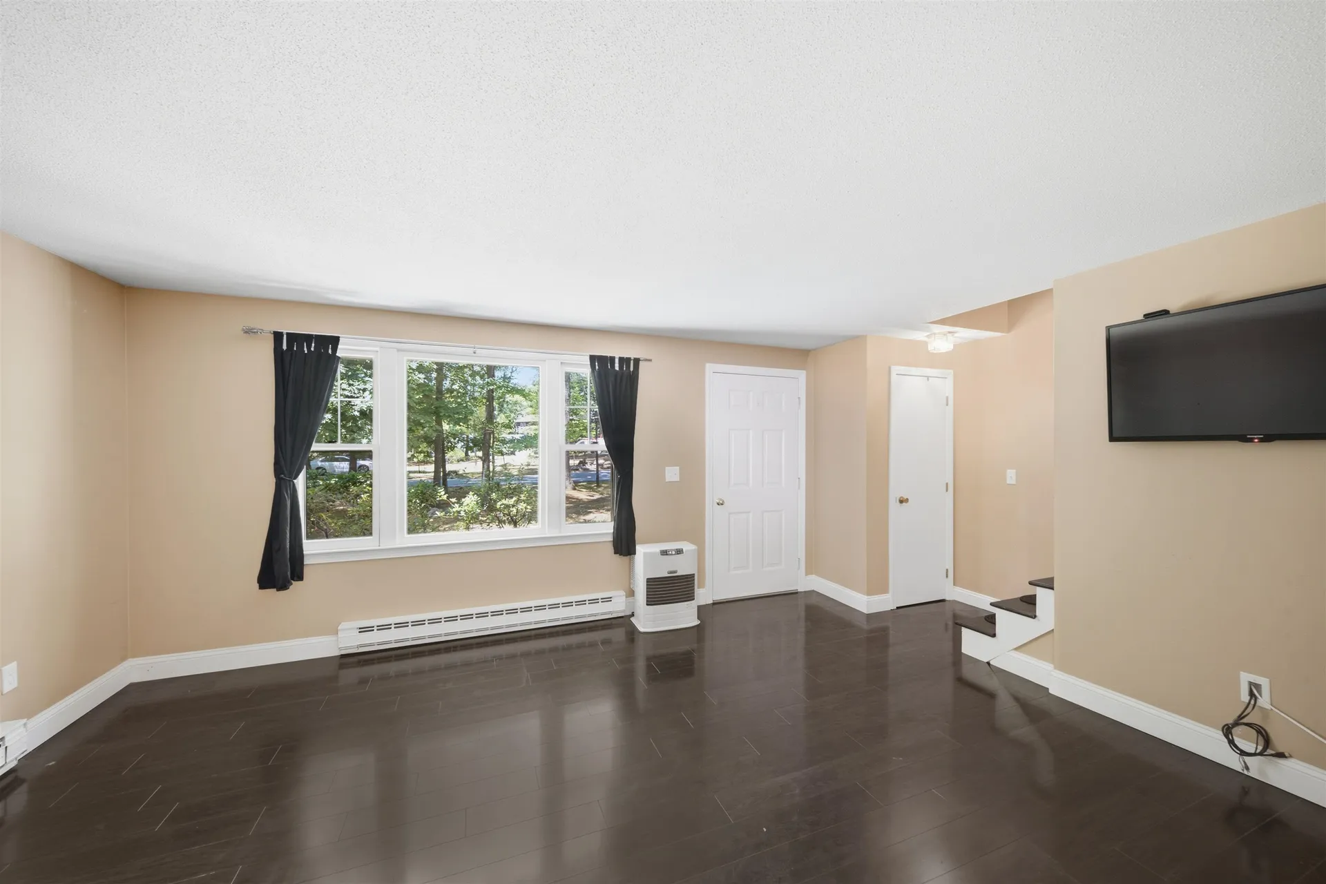 9 Midridge Circle Londonderry NH 03053