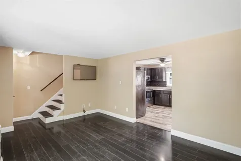 9 Midridge Circle Londonderry NH 03053