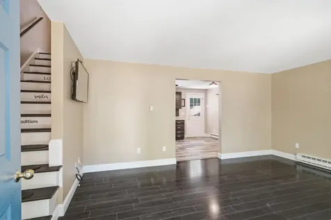9 Midridge Circle Londonderry NH 03053