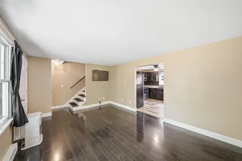 9 Midridge Circle Londonderry NH 03053