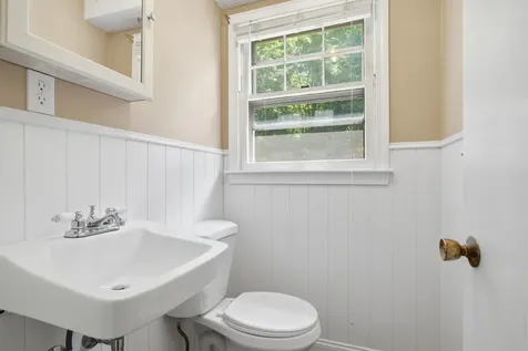 9 Midridge Circle Londonderry NH 03053