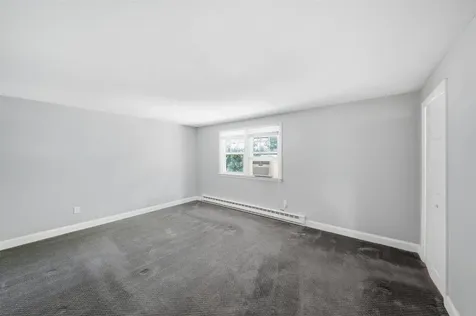 9 Midridge Circle Londonderry NH 03053