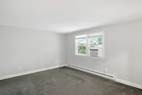 9 Midridge Circle Londonderry NH 03053
