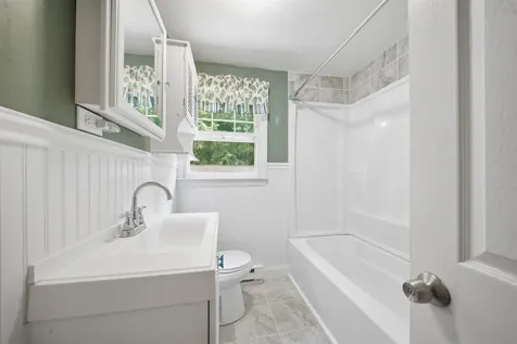 9 Midridge Circle Londonderry NH 03053