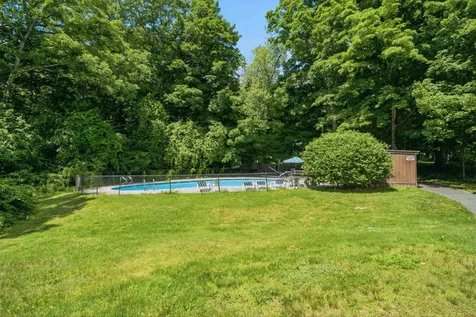 9 Midridge Circle Londonderry NH 03053