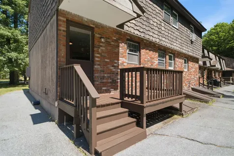 9 Midridge Circle Londonderry NH 03053