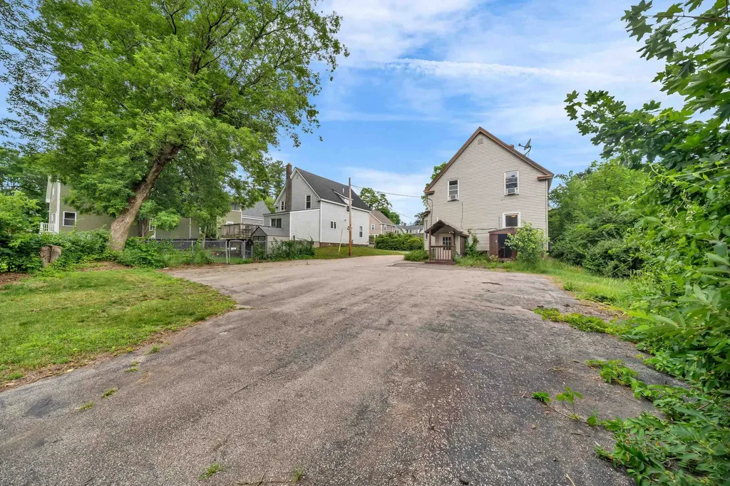 9 Grove Street Derry NH 03038