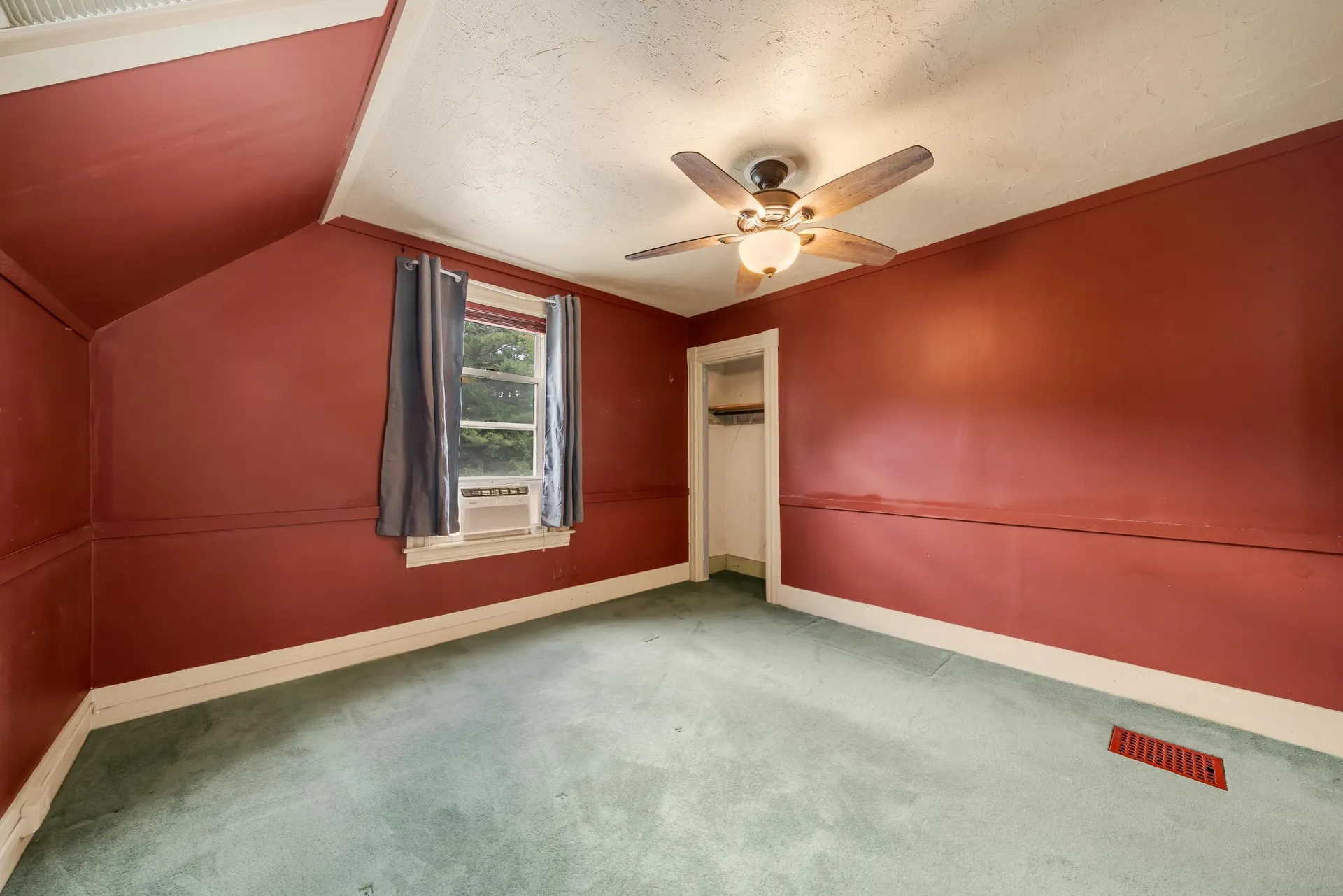 9 Grove Street Derry NH 03038
