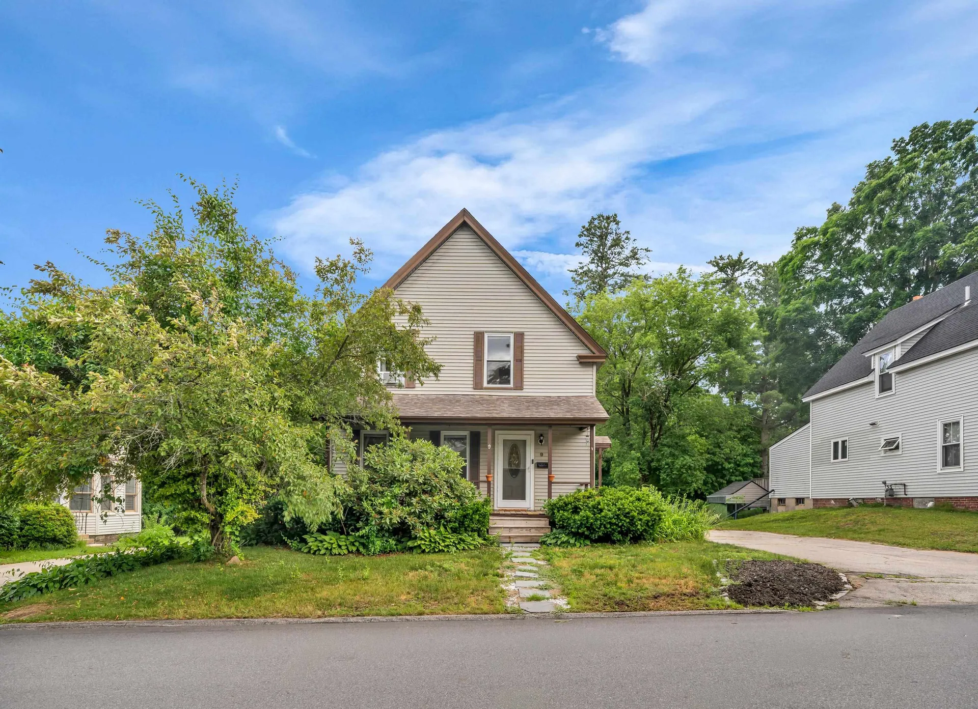 9 Grove Street Derry NH 03038