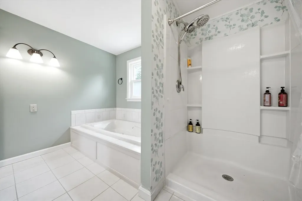 11 Hammar Road Nashua NH 03062