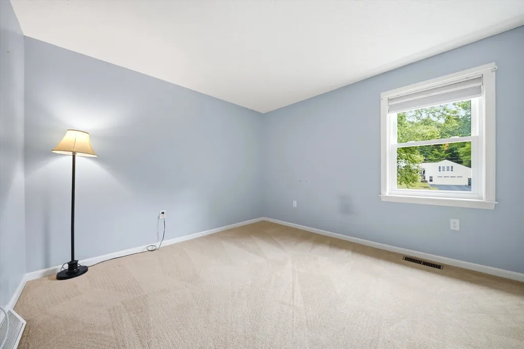 11 Hammar Road Nashua NH 03062