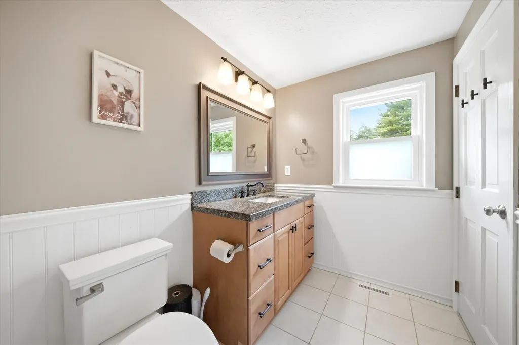 11 Hammar Road Nashua NH 03062