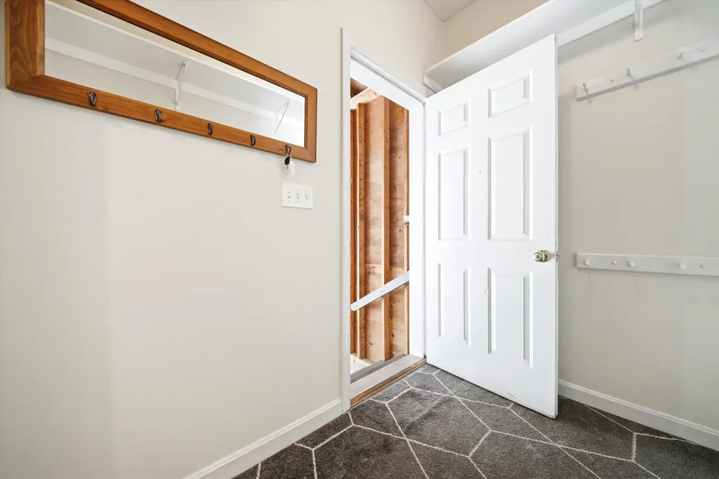 11 Hammar Road Nashua NH 03062