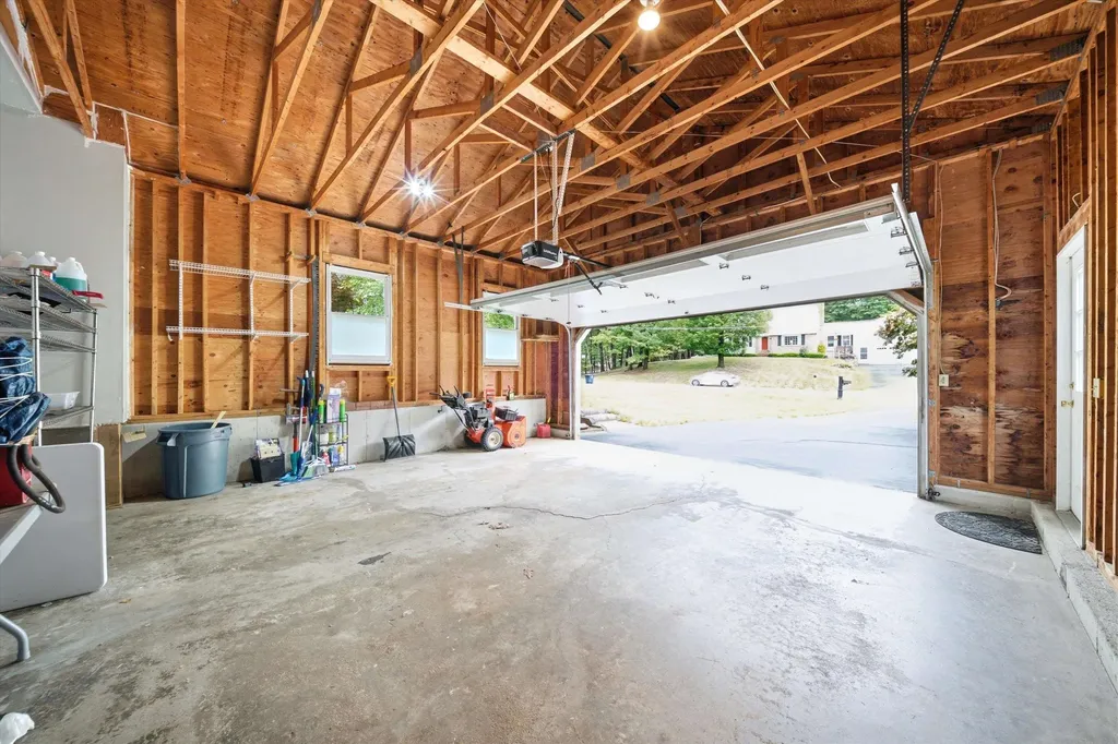 11 Hammar Road Nashua NH 03062
