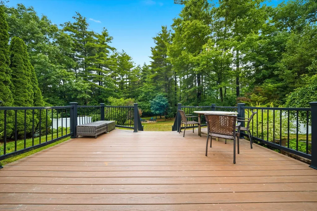 11 Hammar Road Nashua NH 03062