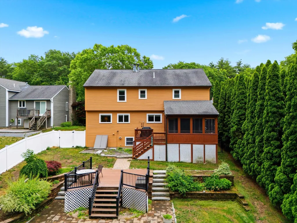 11 Hammar Road Nashua NH 03062
