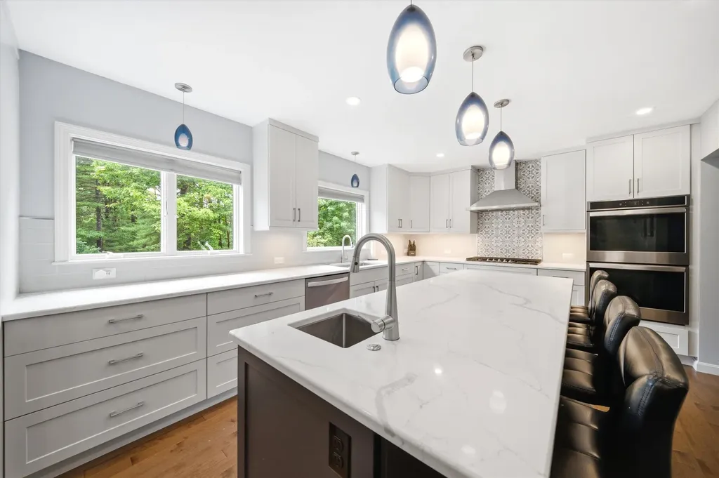 11 Hammar Road Nashua NH 03062