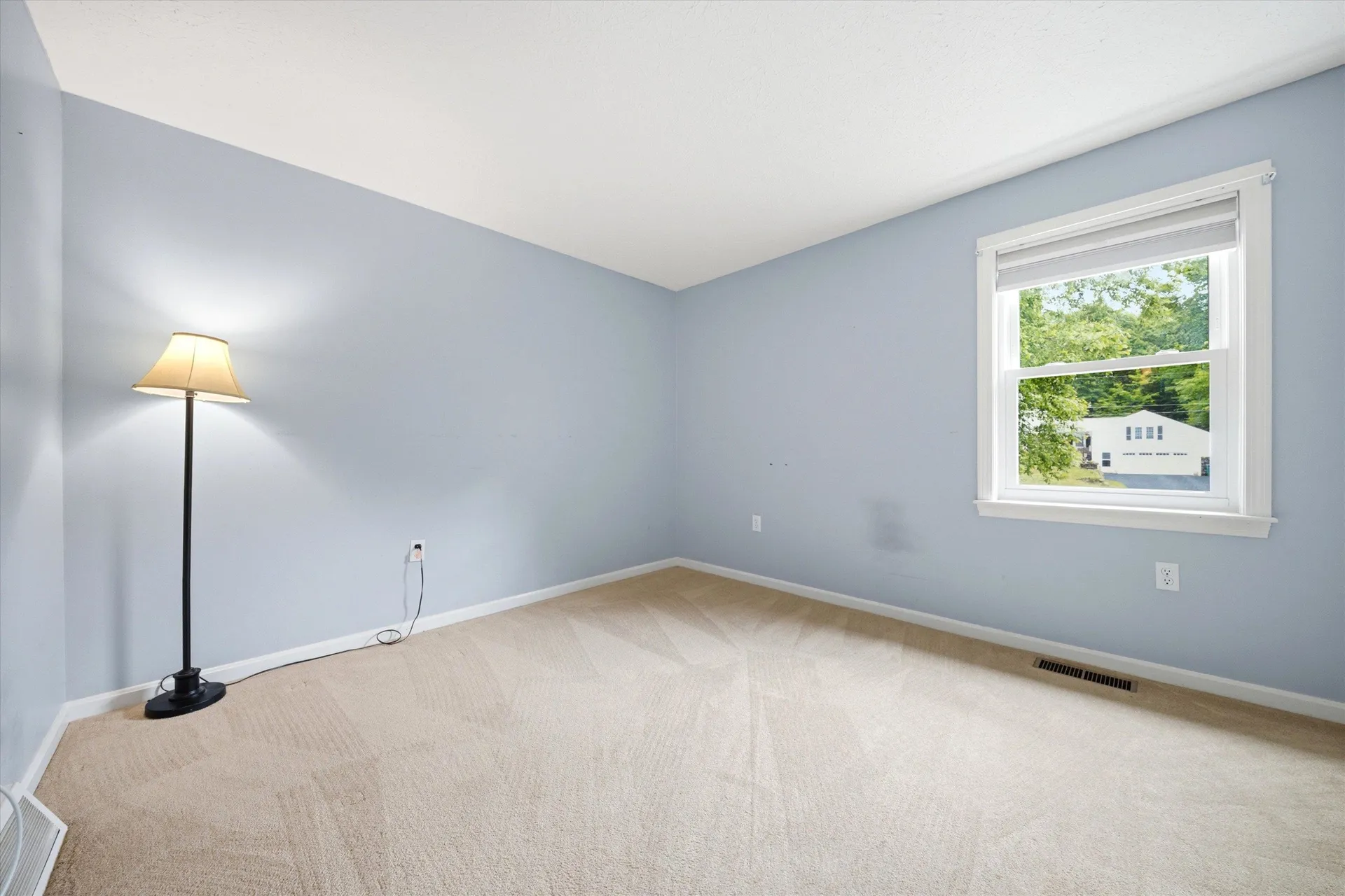 11 Hammar Road Nashua NH 03062