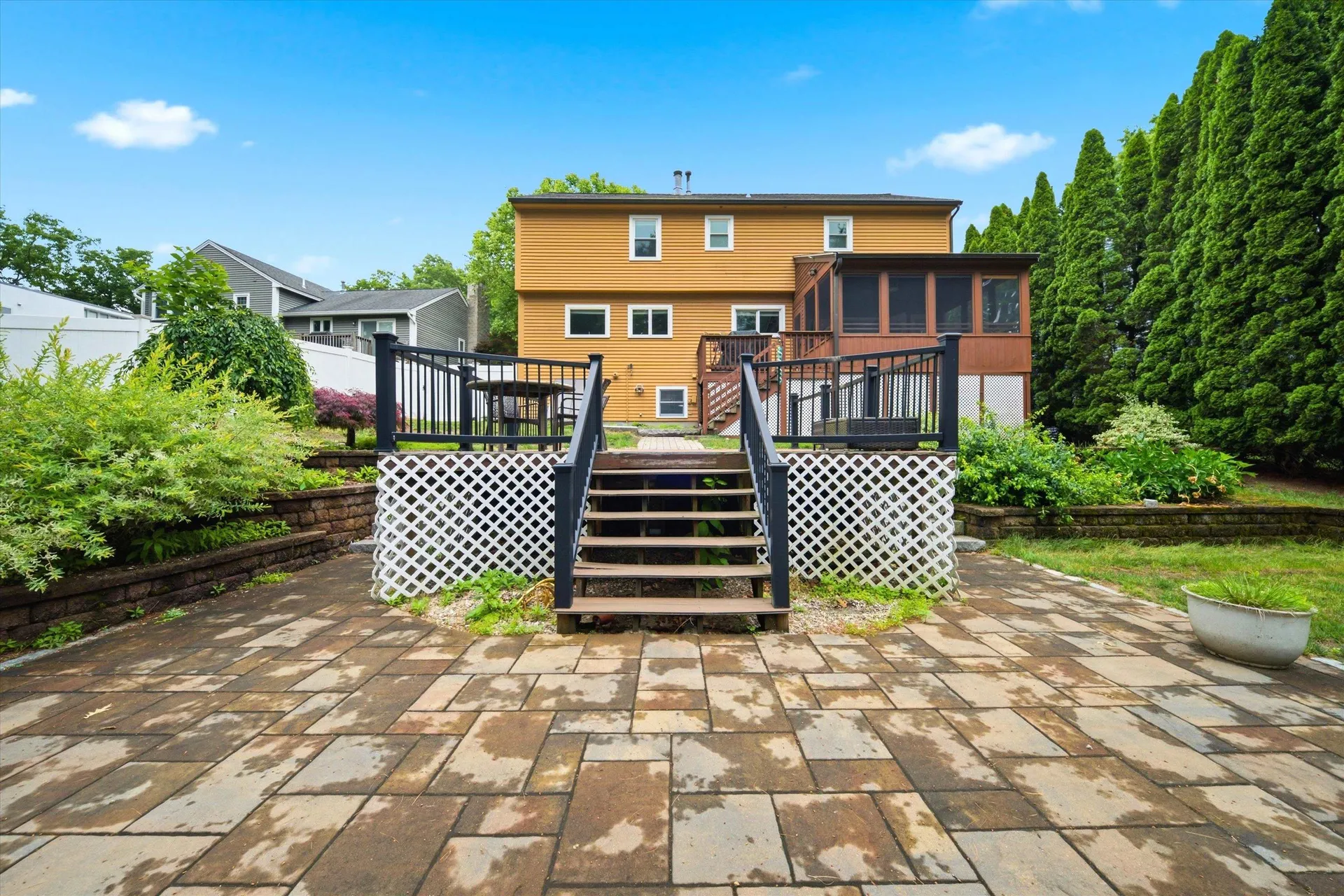 11 Hammar Road Nashua NH 03062