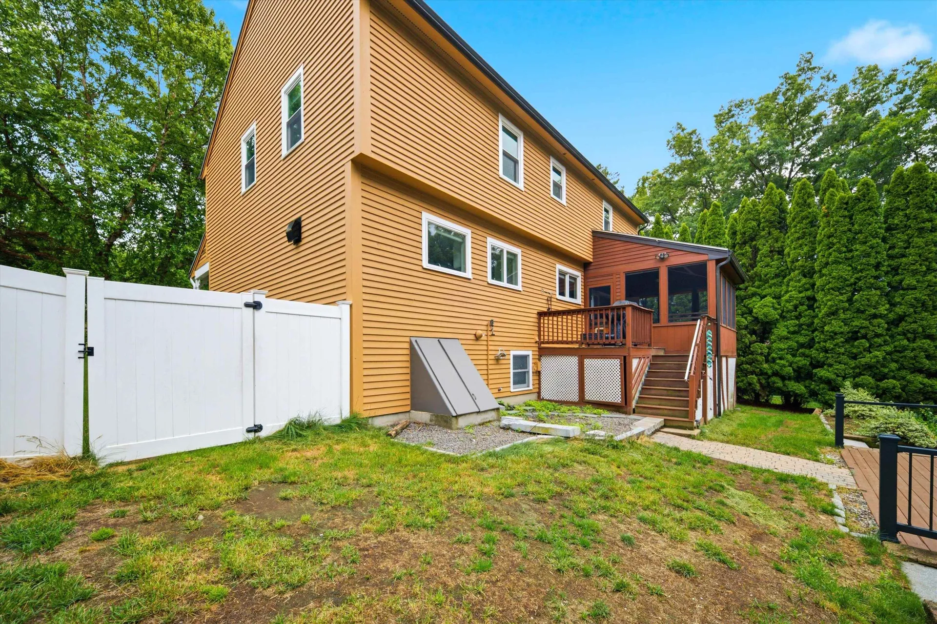 11 Hammar Road Nashua NH 03062