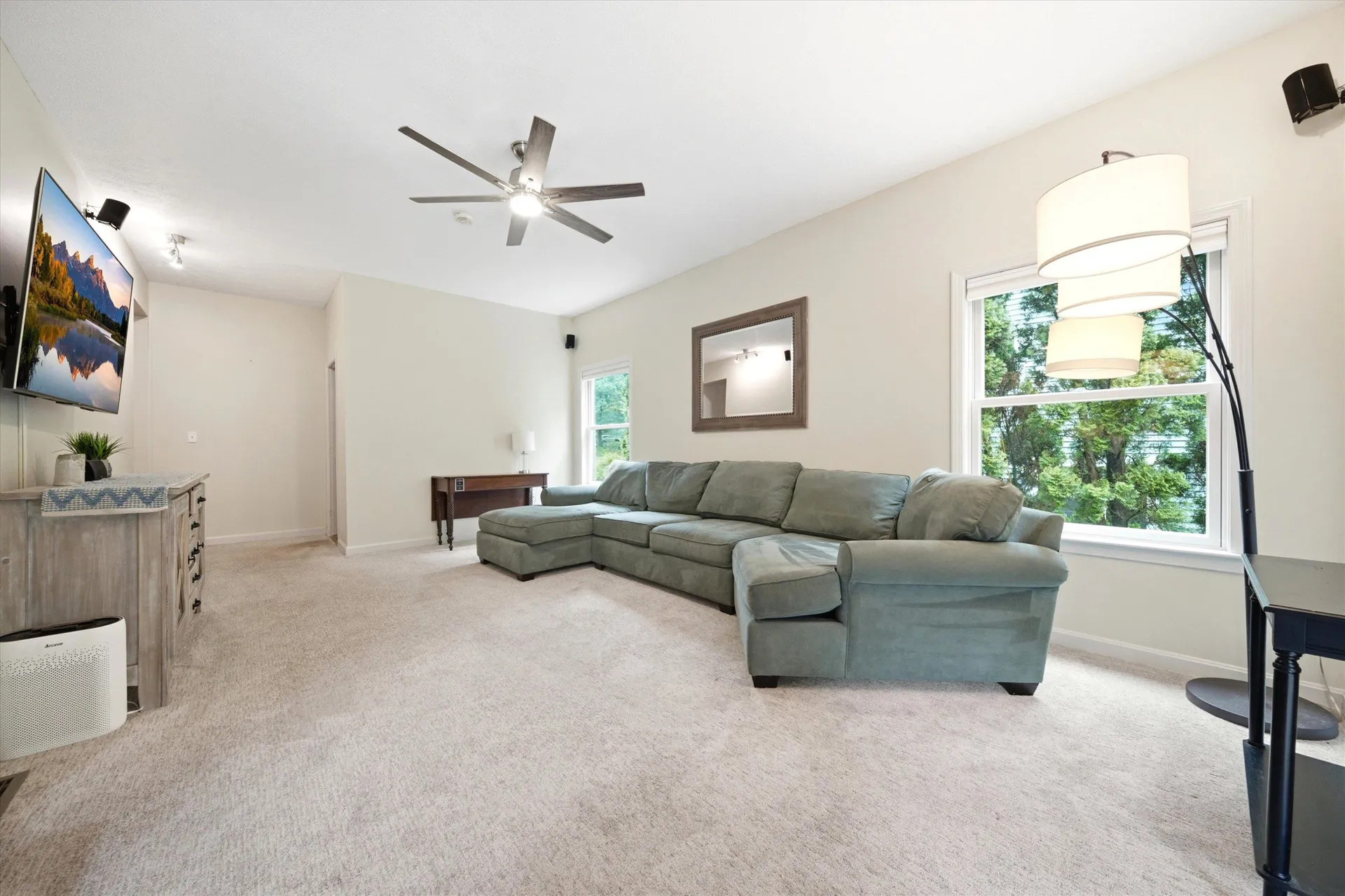 11 Hammar Road Nashua NH 03062