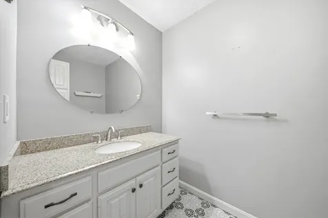 11 Hammar Road Nashua NH 03062