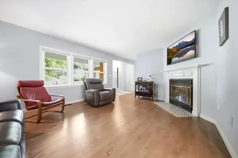 11 Hammar Road Nashua NH 03062