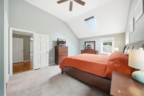 11 Hammar Road Nashua NH 03062