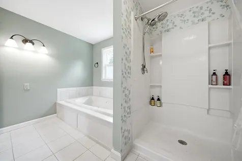 11 Hammar Road Nashua NH 03062