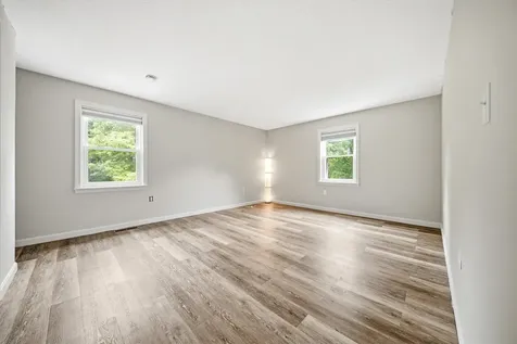 11 Hammar Road Nashua NH 03062