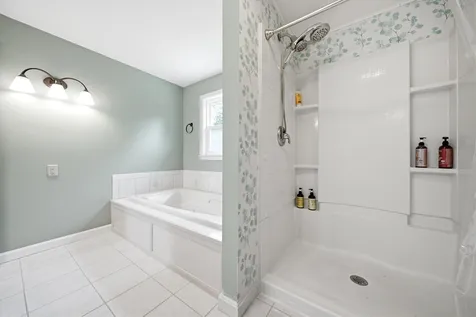 11 Hammar Road Nashua NH 03062