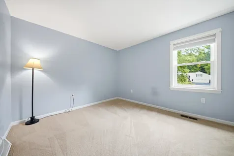 11 Hammar Road Nashua NH 03062