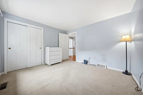 11 Hammar Road Nashua NH 03062