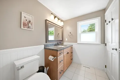11 Hammar Road Nashua NH 03062