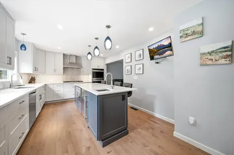 11 Hammar Road Nashua NH 03062