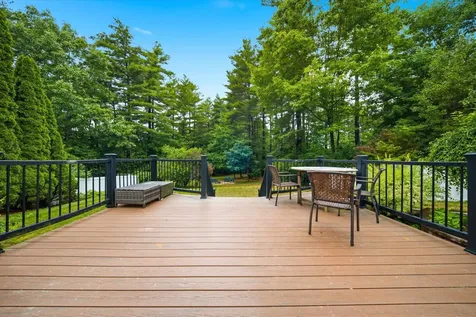 11 Hammar Road Nashua NH 03062