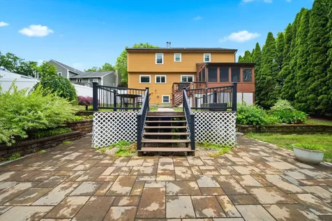 11 Hammar Road Nashua NH 03062