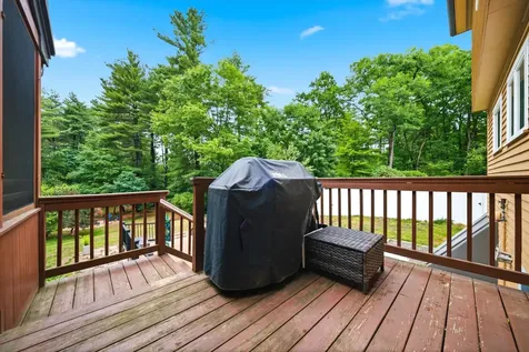 11 Hammar Road Nashua NH 03062