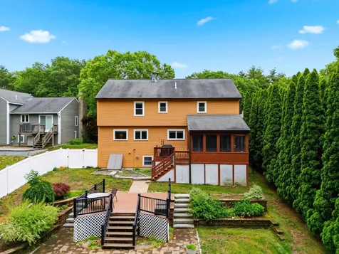 11 Hammar Road Nashua NH 03062