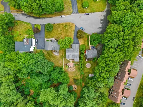 11 Hammar Road Nashua NH 03062