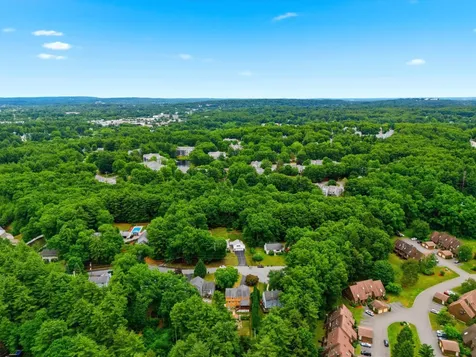 11 Hammar Road Nashua NH 03062