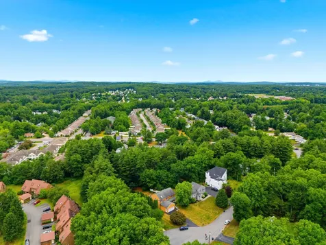 11 Hammar Road Nashua NH 03062
