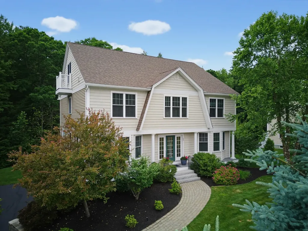33 Chisholm Farm Drive Stratham NH 03885