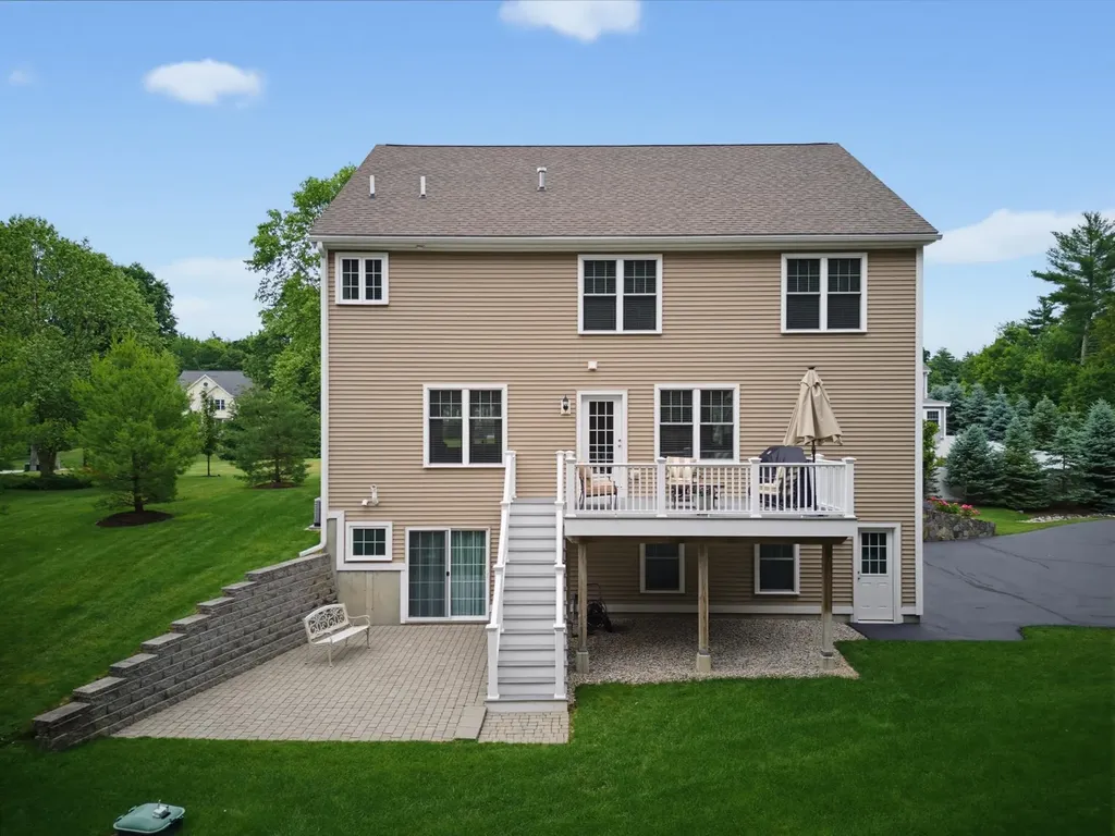 33 Chisholm Farm Drive Stratham NH 03885