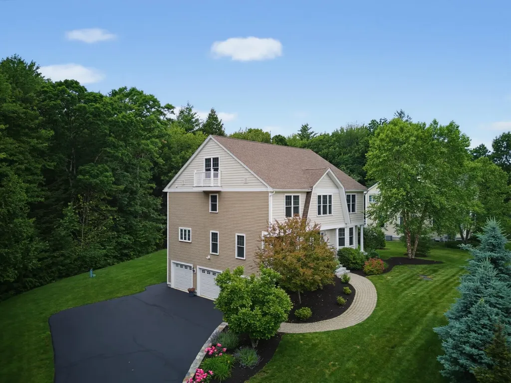 33 Chisholm Farm Drive Stratham NH 03885