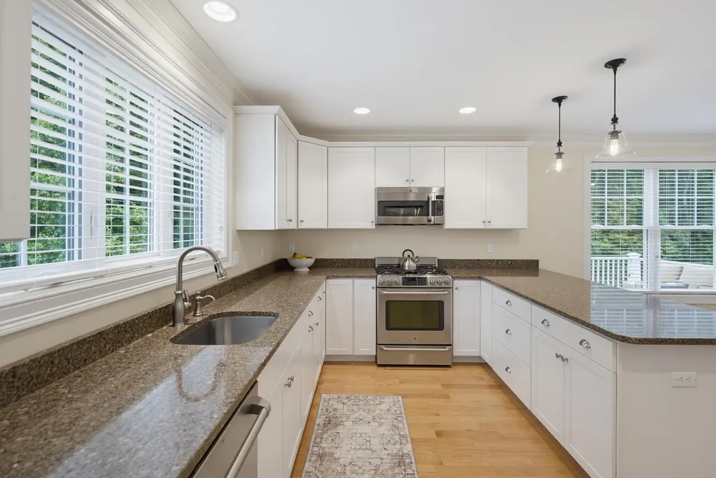 33 Chisholm Farm Drive Stratham NH 03885