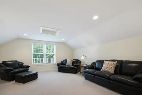 33 Chisholm Farm Drive Stratham NH 03885