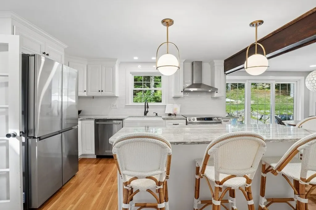 18 Hawk Drive Bedford NH 03110