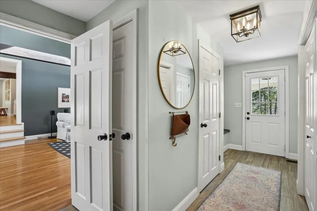 18 Hawk Drive Bedford NH 03110