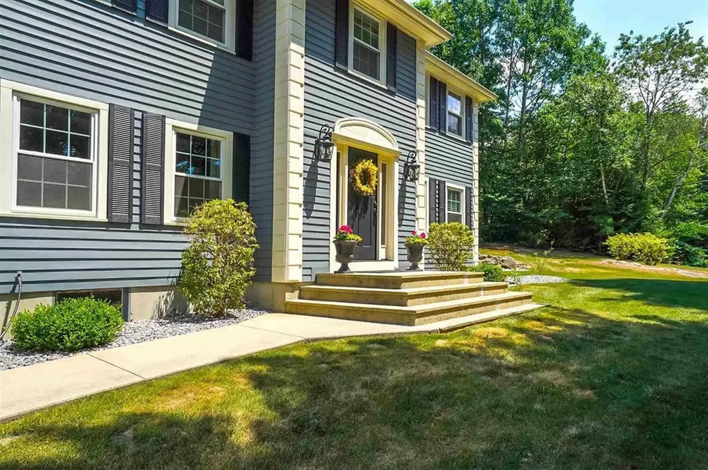 18 Hawk Drive Bedford NH 03110